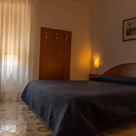 ホテル La Meridiana 4*