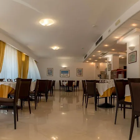 La Meridiana Hotell 3*